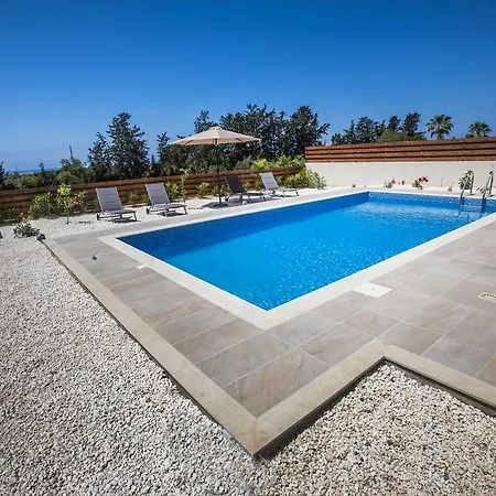 Olivia 63 Willa Pafos